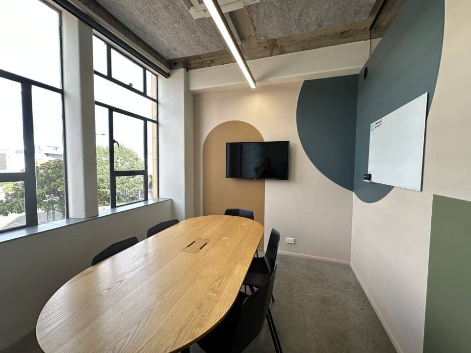 panama_square_seated_meeting_room