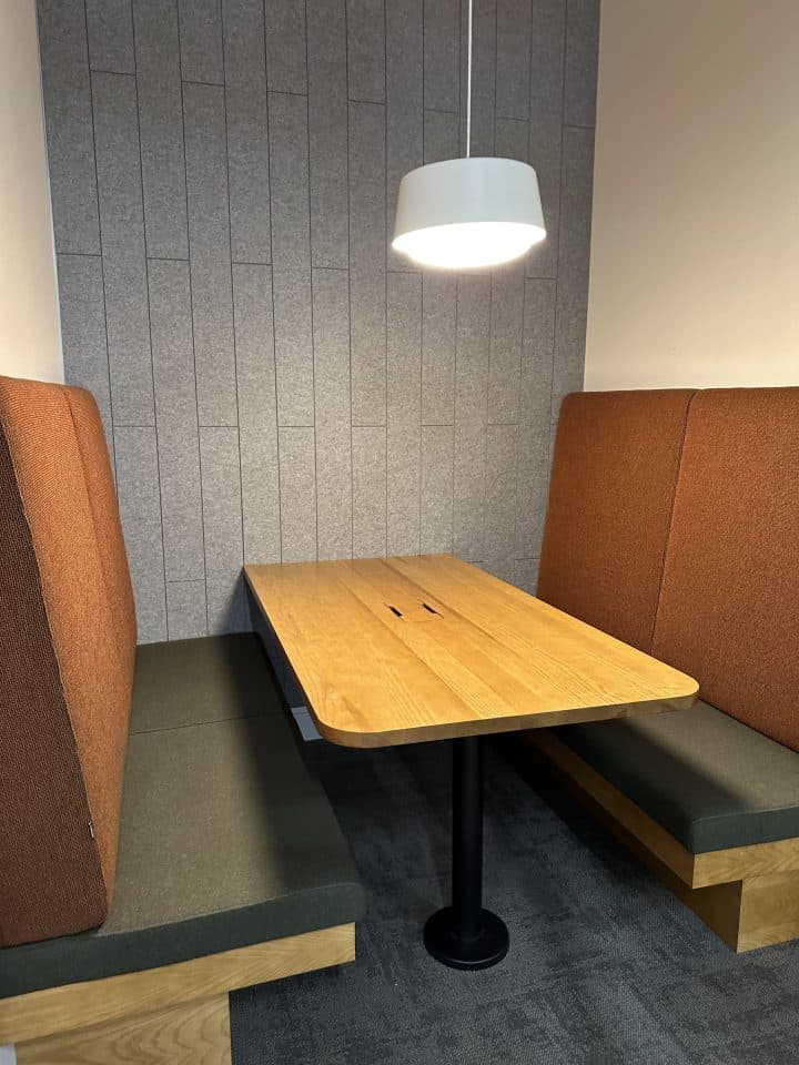 panama_square_seated_meeting_booth_2